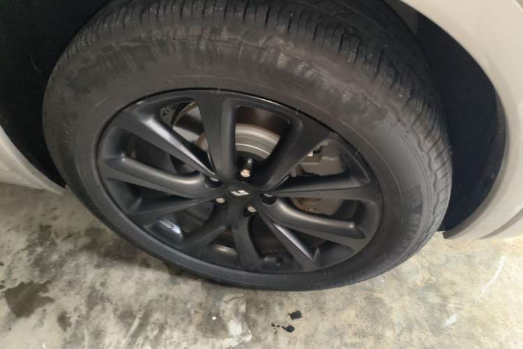 Used Li Auto ONE 2021 Extended-Range 6-Seater Version Right Front Wheel Hub