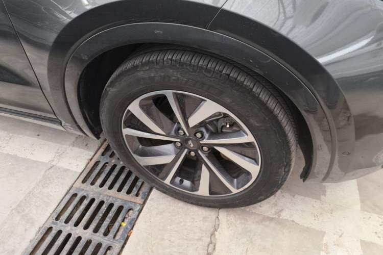 Used Li Auto ONE 2021 Extended-Range 6-Seater Version Right Front Wheel Hub