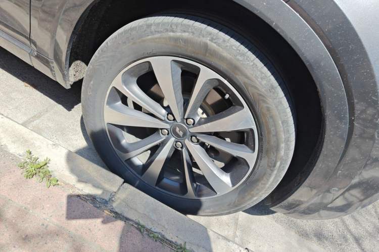 Used Li Auto ONE 2021 Extended-Range 6-Seater Version Right Front Wheel Hub