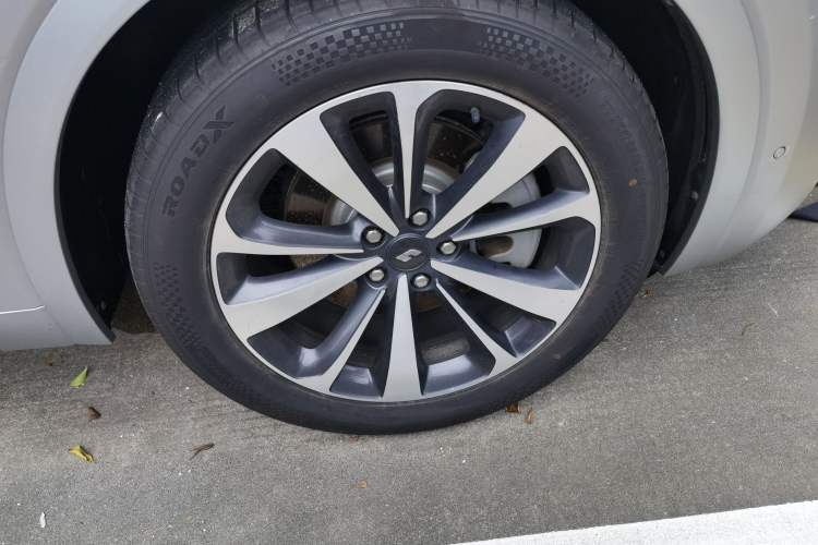 Used Li Auto ONE 2021 Extended-Range 6-Seater Version Right Front Wheel Hub