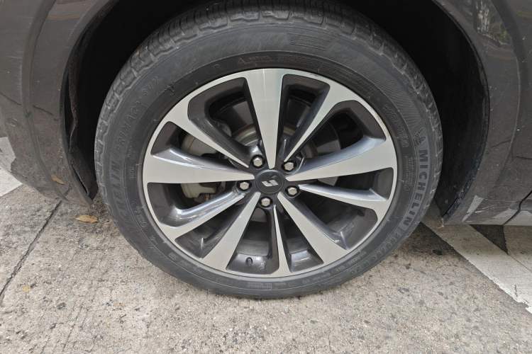 Used Li Auto ONE 2021 Extended-Range 6-Seater Version Right Front Wheel Hub