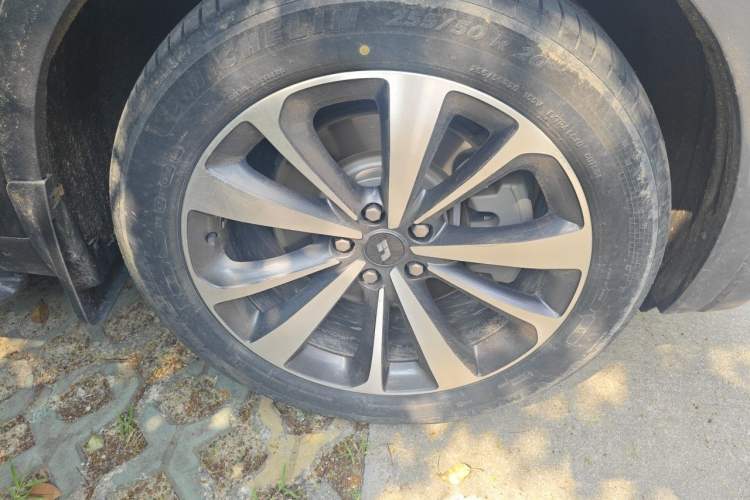 Used Li Auto ONE 2021 Extended-Range 6-Seater Version Right Front Wheel Hub