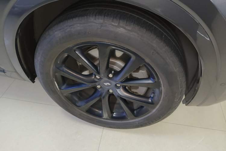 Used Li Auto ONE 2021 Extended-Range 6-Seater Version Right Front Wheel Hub