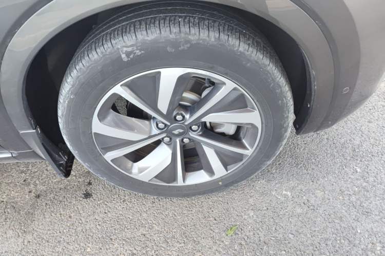 Used Li Auto ONE 2021 Extended-Range 6-Seater Version Right Front Wheel Hub