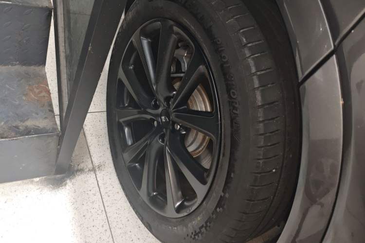 Used Li Auto ONE 2021 Extended-Range 6-Seater Version Right Rear Wheel Hub