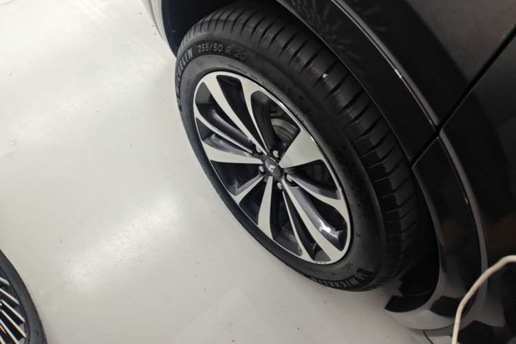 Used Li Auto ONE 2021 Extended-Range 6-Seater Version Right Rear Wheel Hub