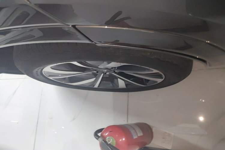 Used Li Auto ONE 2021 Extended-Range 6-Seater Version Right Rear Wheel Hub