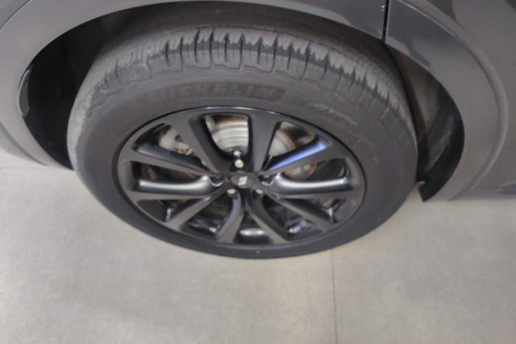 Used Li Auto ONE 2021 Extended-Range 6-Seater Version Right Rear Wheel Hub
