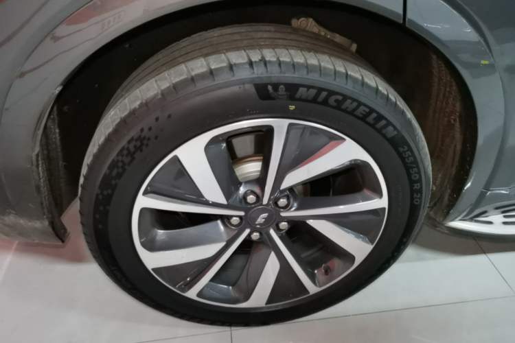 Used Li Auto ONE 2021 Extended-Range 6-Seater Version Right Rear Wheel Hub