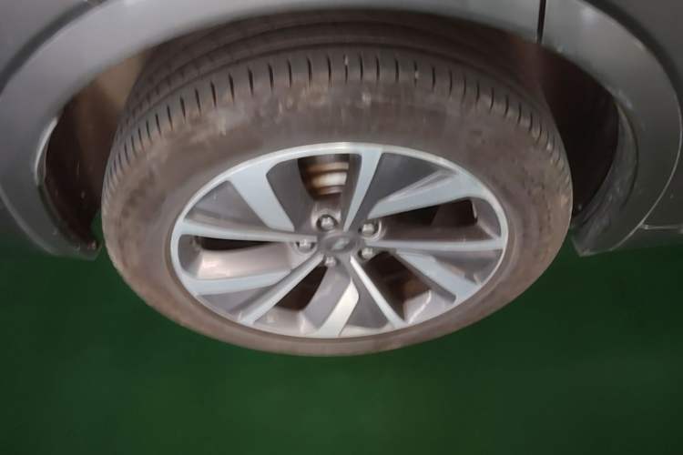 Used Li Auto ONE 2021 Extended-Range 6-Seater Version Right Rear Wheel Hub