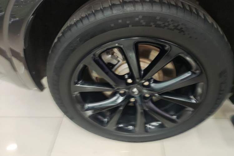 Used Li Auto ONE 2021 Extended-Range 6-Seater Version Right Rear Wheel Hub