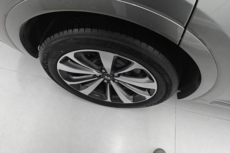 Used Li Auto ONE 2021 Extended-Range 6-Seater Version Right Rear Wheel Hub