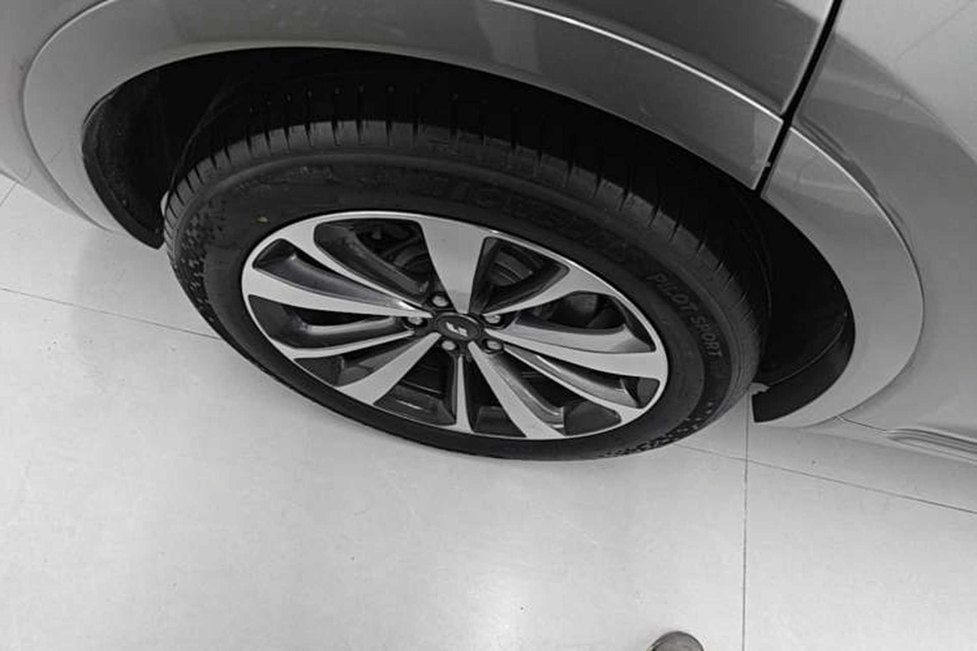 Used Li Auto ONE 2021 Extended-Range 6-Seater Version Right Rear Wheel Hub