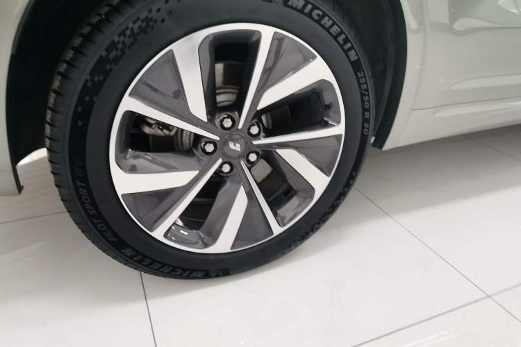 Used Li Auto ONE 2021 Extended-Range 6-Seater Version Right Rear Wheel Hub