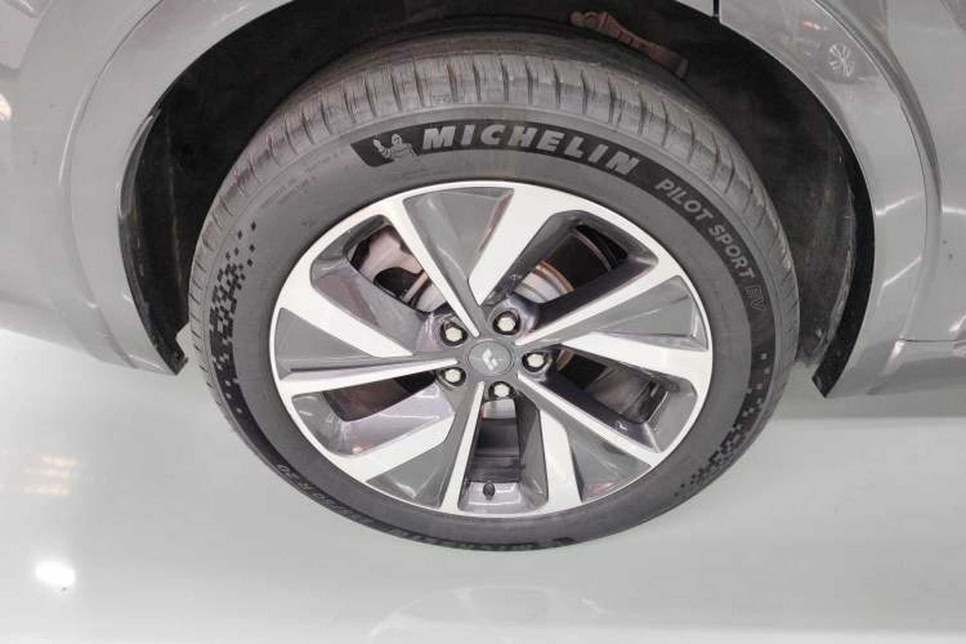 Used Li Auto ONE 2021 Extended-Range 6-Seater Version Right Rear Wheel Hub