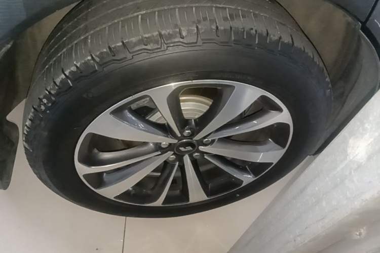 Used Li Auto ONE 2021 Extended-Range 6-Seater Version Right Rear Wheel Hub