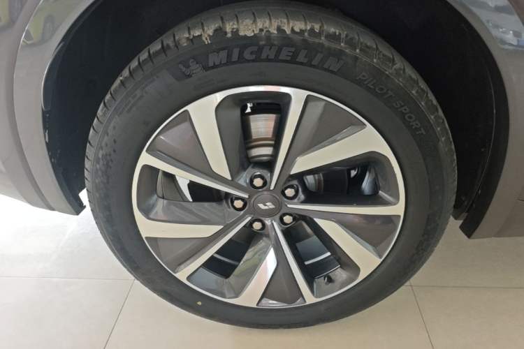 Used Li Auto ONE 2021 Extended-Range 6-Seater Version Right Rear Wheel Hub