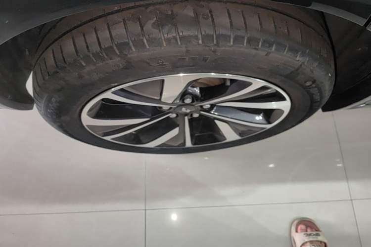 Used Li Auto ONE 2021 Extended-Range 6-Seater Version Right Rear Wheel Hub