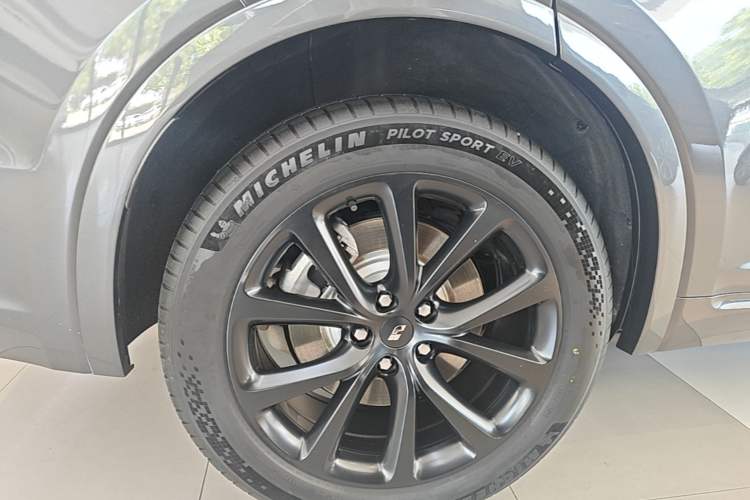 Used Li Auto ONE 2021 Extended-Range 6-Seater Version Right Rear Wheel Hub