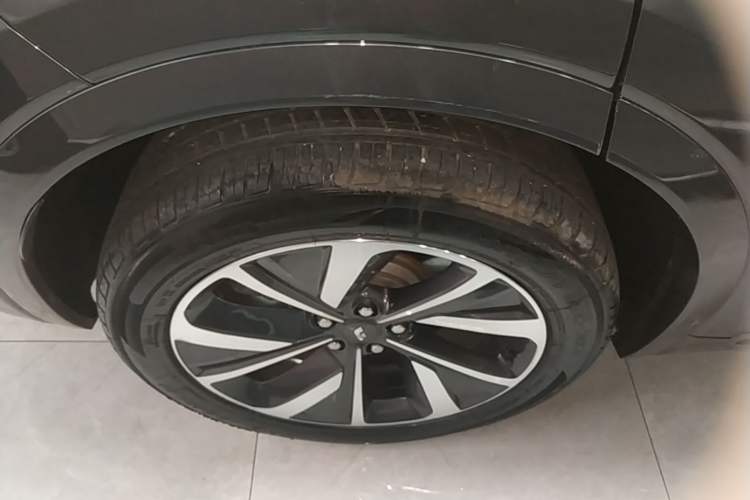 Used Li Auto ONE 2021 Extended-Range 6-Seater Version Right Rear Wheel Hub