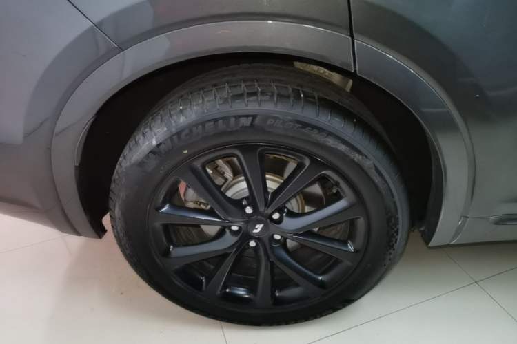 Used Li Auto ONE 2021 Extended-Range 6-Seater Version Right Rear Wheel Hub