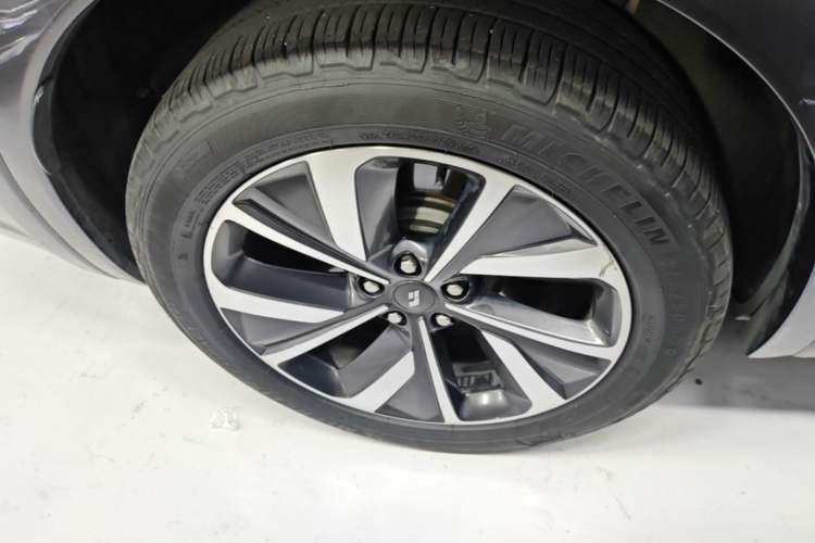 Used Li Auto ONE 2021 Extended-Range 6-Seater Version Right Rear Wheel Hub