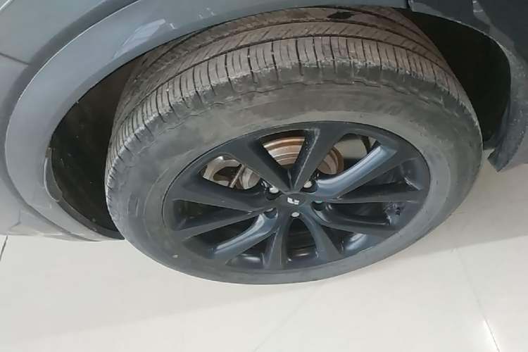 Used Li Auto ONE 2021 Extended-Range 6-Seater Version Right Rear Wheel Hub