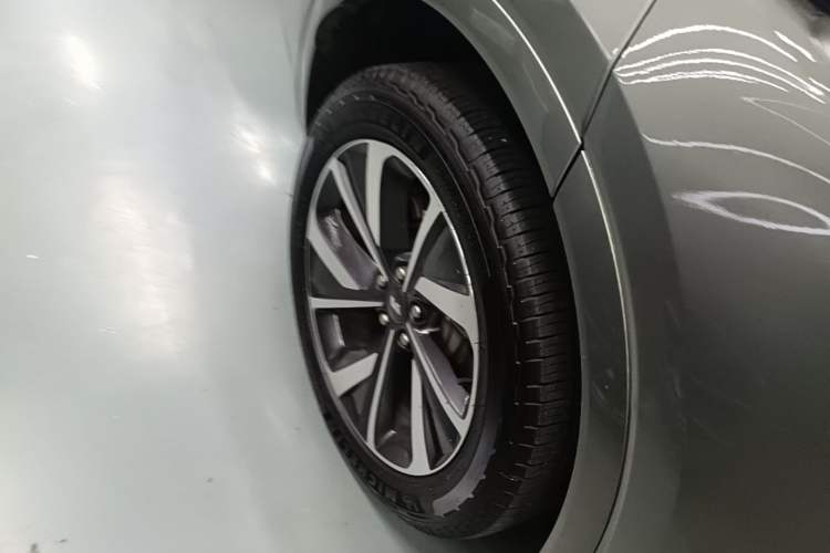 Used Li Auto ONE 2021 Extended-Range 6-Seater Version Right Rear Wheel Hub