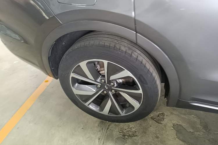 Used Li Auto ONE 2021 Extended-Range 6-Seater Version Right Rear Wheel Hub