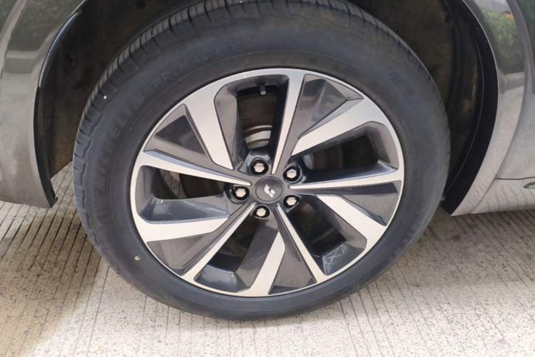 Used Li Auto ONE 2021 Extended-Range 6-Seater Version Right Rear Wheel Hub
