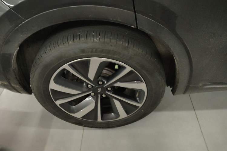 Used Li Auto ONE 2021 Extended-Range 6-Seater Version Right Rear Wheel Hub