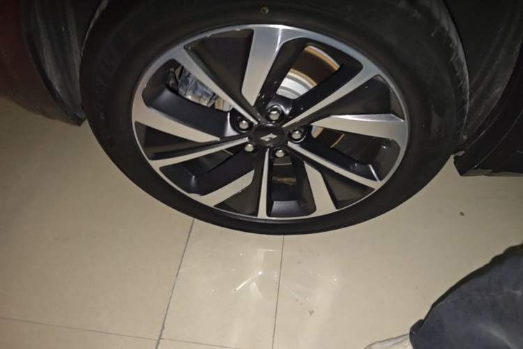Used Li Auto ONE 2021 Extended-Range 6-Seater Version Right Rear Wheel Hub