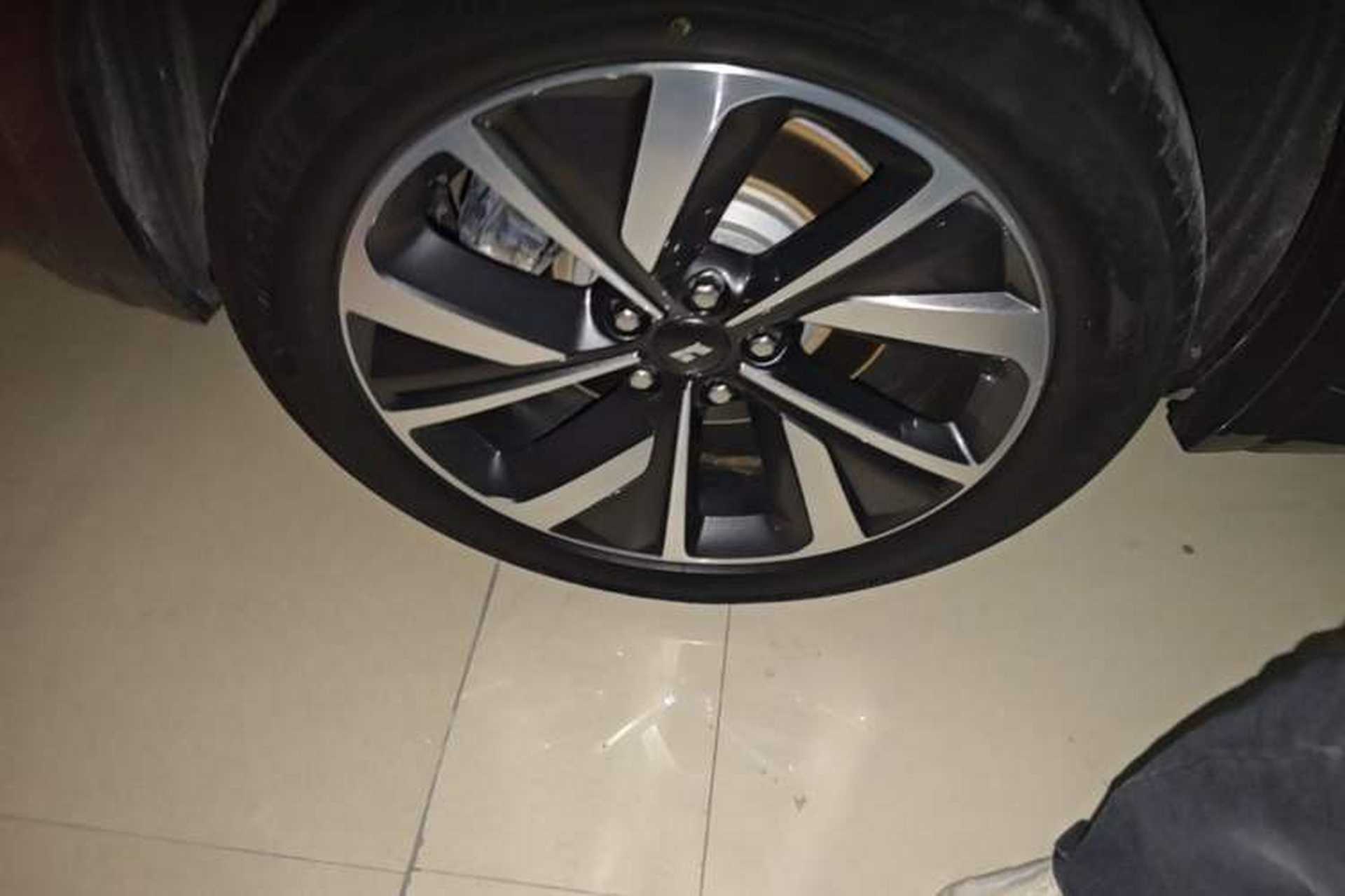 Used Li Auto ONE 2021 Extended-Range 6-Seater Version Right Rear Wheel Hub