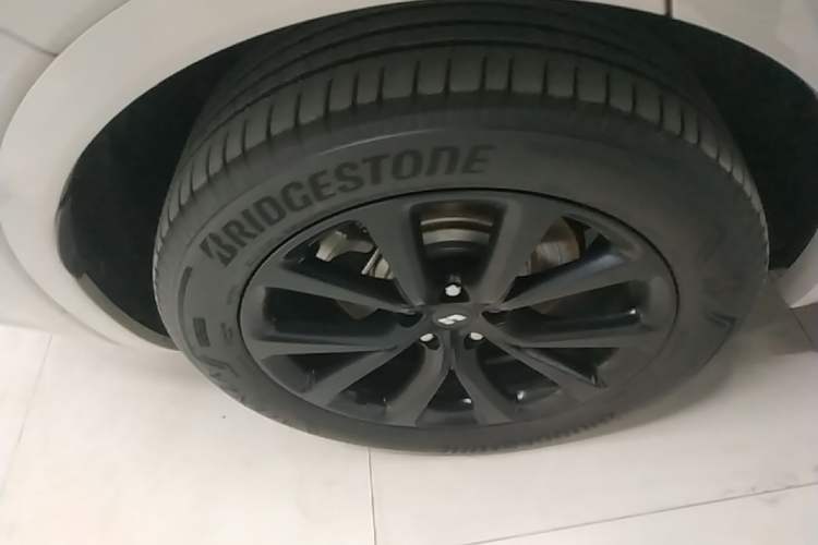 Used Li Auto ONE 2021 Extended-Range 6-Seater Version Right Rear Wheel Hub