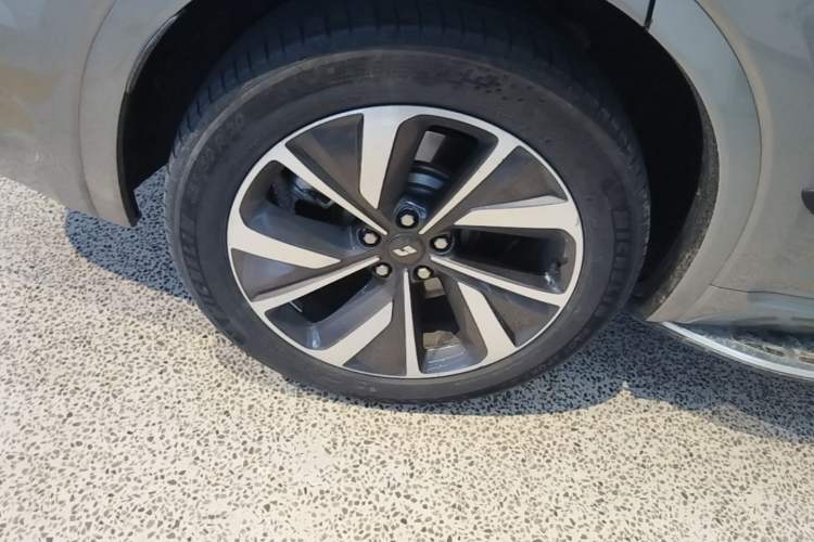 Used Li Auto ONE 2021 Extended-Range 6-Seater Version Right Rear Wheel Hub