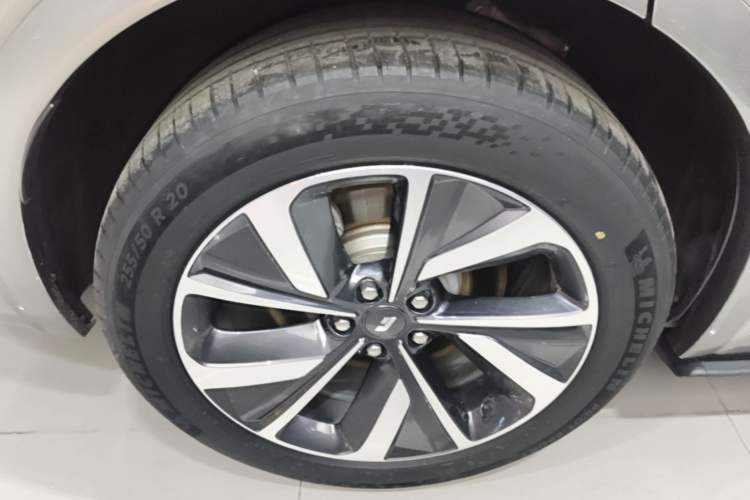 Used Li Auto ONE 2021 Extended-Range 6-Seater Version Right Rear Wheel Hub