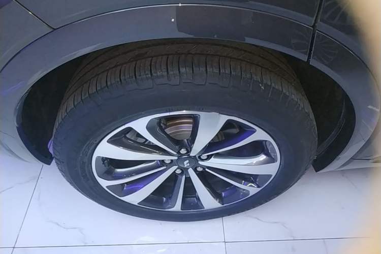 Used Li Auto ONE 2021 Extended-Range 6-Seater Version Right Rear Wheel Hub