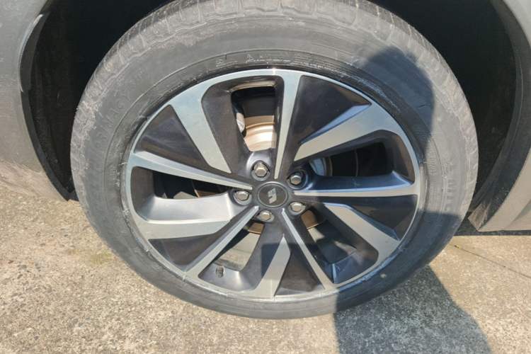 Used Li Auto ONE 2021 Extended-Range 6-Seater Version Right Rear Wheel Hub
