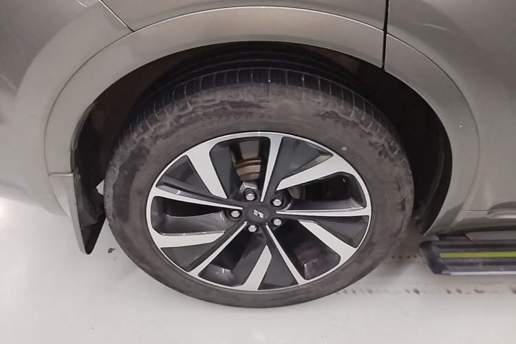 Used Li Auto ONE 2021 Extended-Range 6-Seater Version Right Rear Wheel Hub