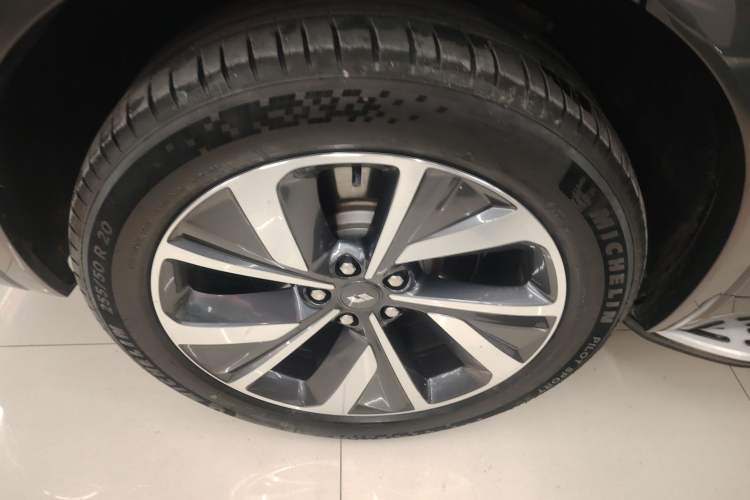 Used Li Auto ONE 2021 Extended-Range 6-Seater Version Right Rear Wheel Hub