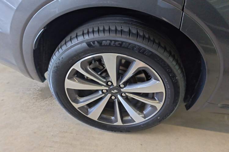 Used Li Auto ONE 2021 Extended-Range 6-Seater Version Right Rear Wheel Hub