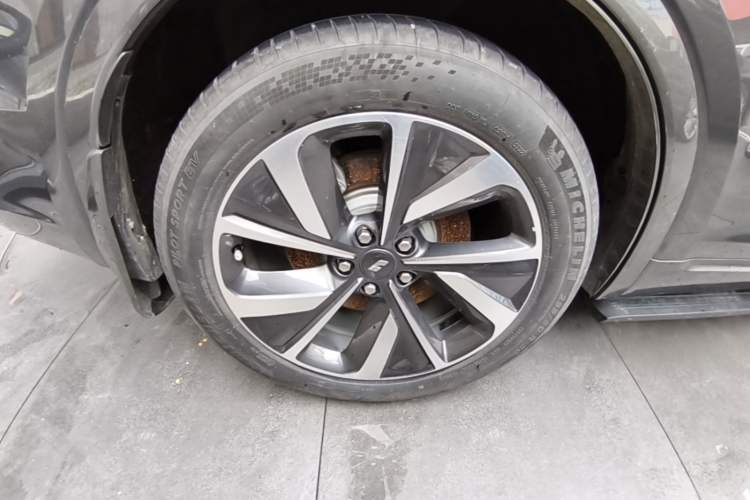 Used Li Auto ONE 2021 Extended-Range 6-Seater Version Right Rear Wheel Hub