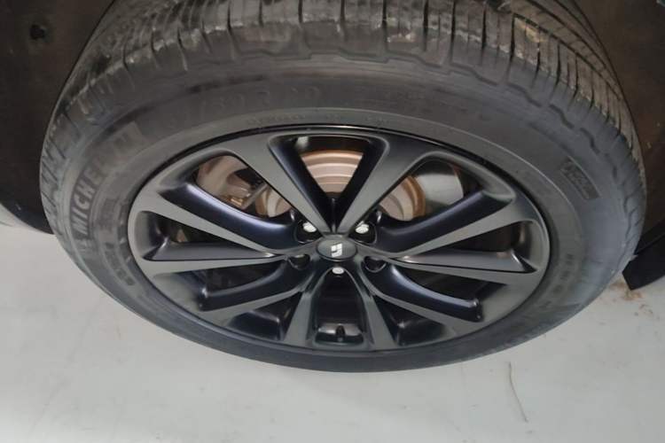 Used Li Auto ONE 2021 Extended-Range 6-Seater Version Right Rear Wheel Hub