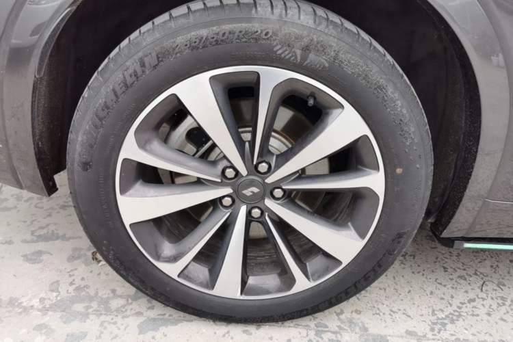 Used Li Auto ONE 2021 Extended-Range 6-Seater Version Right Rear Wheel Hub