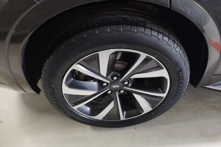 Used Li Auto ONE 2021 Extended-Range 6-Seater Version Right Rear Wheel Hub