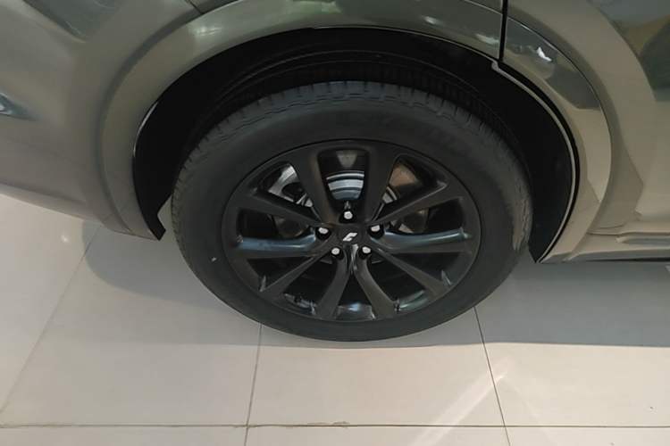 Used Li Auto ONE 2021 Extended-Range 6-Seater Version Right Rear Wheel Hub