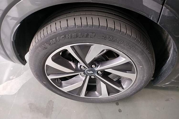 Used Li Auto ONE 2021 Extended-Range 6-Seater Version Right Rear Wheel Hub
