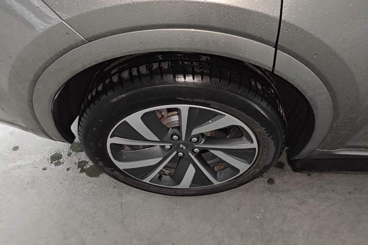 Used Li Auto ONE 2021 Extended-Range 6-Seater Version Right Rear Wheel Hub