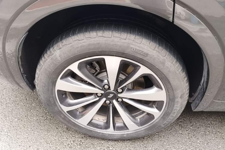 Used Li Auto ONE 2021 Extended-Range 6-Seater Version Right Rear Wheel Hub