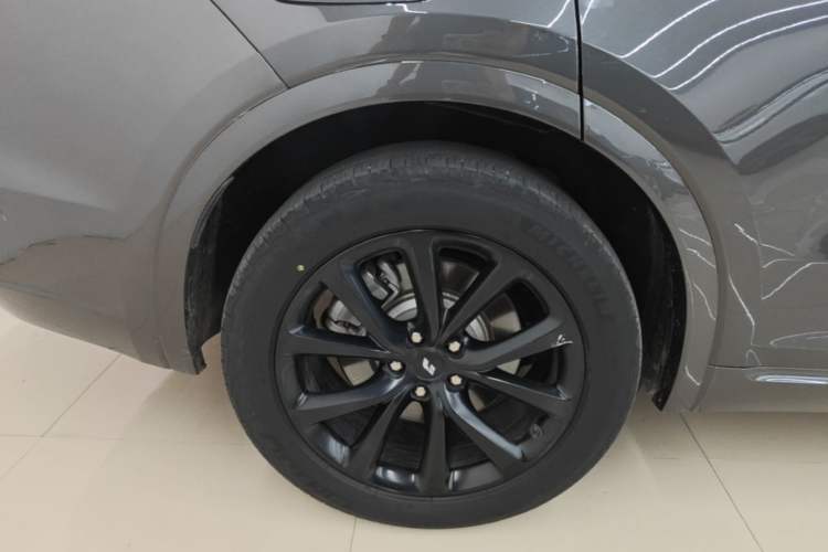 Used Li Auto ONE 2021 Extended-Range 6-Seater Version Right Rear Wheel Hub